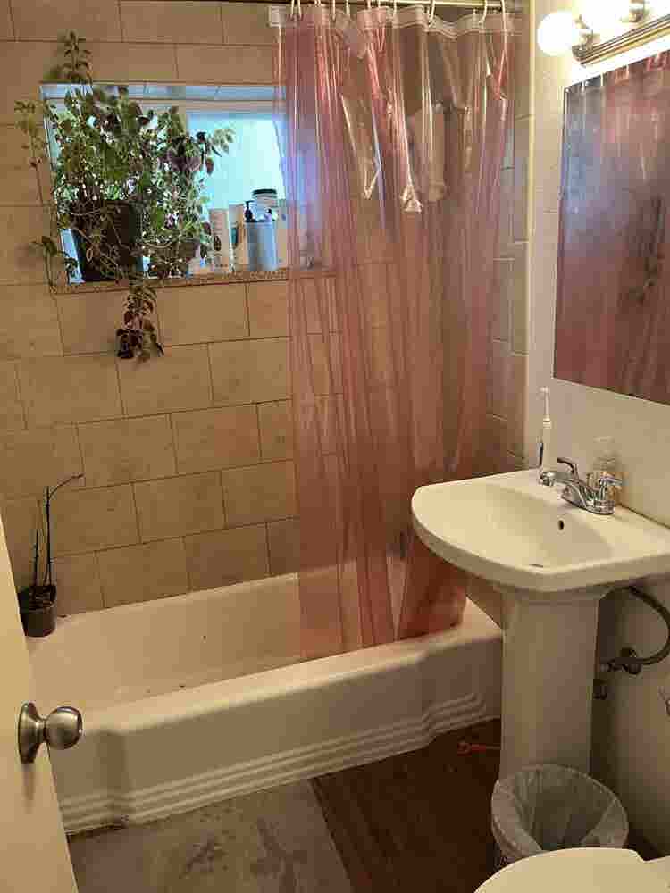 Room For Rent October 1