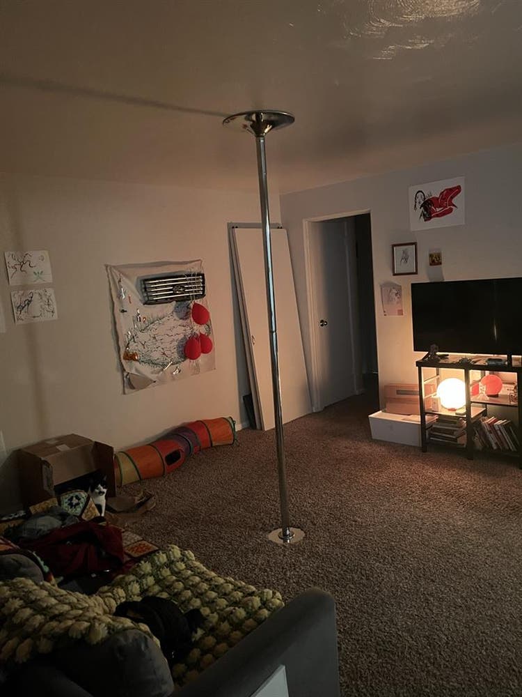 Room For Rent October 1