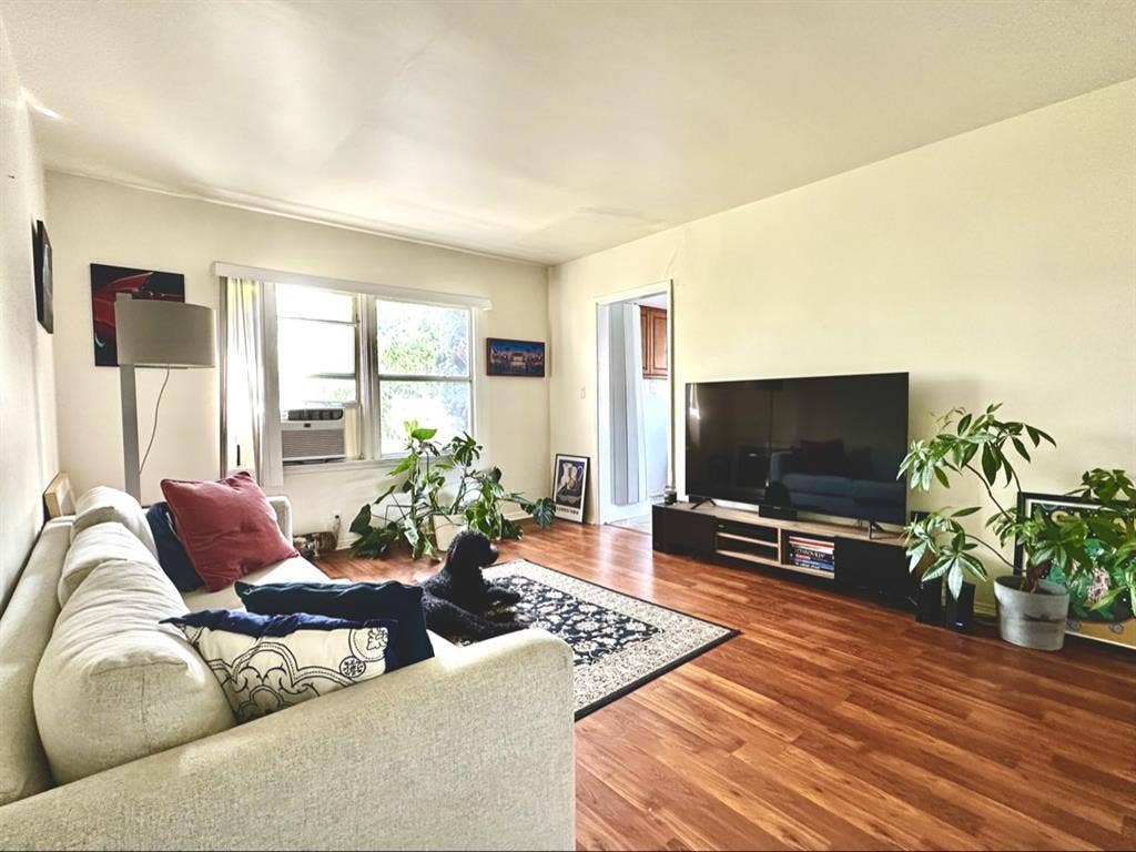 Room in Culver City BA