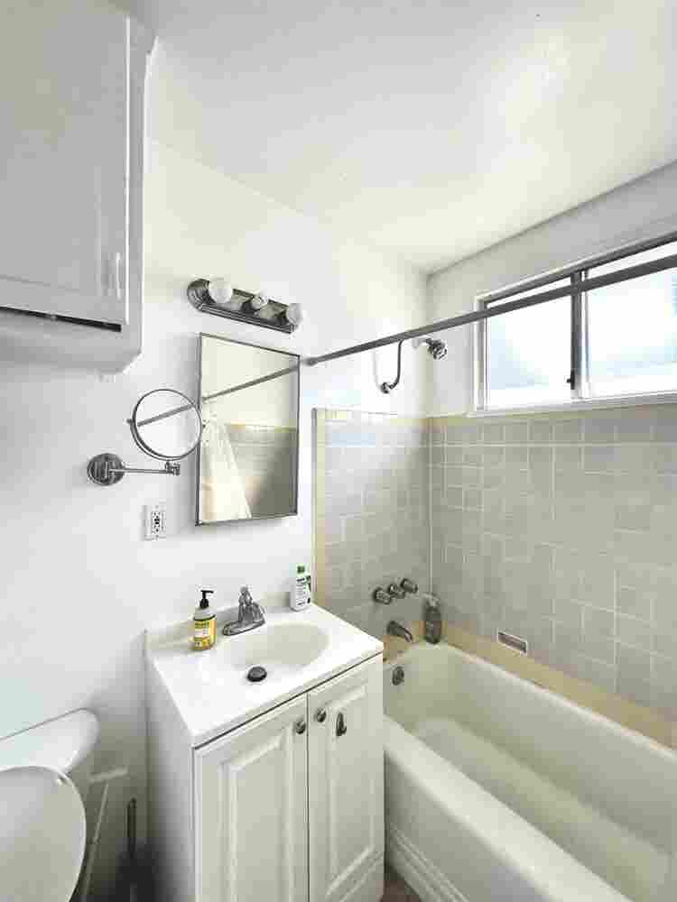 Room in Culver City BA