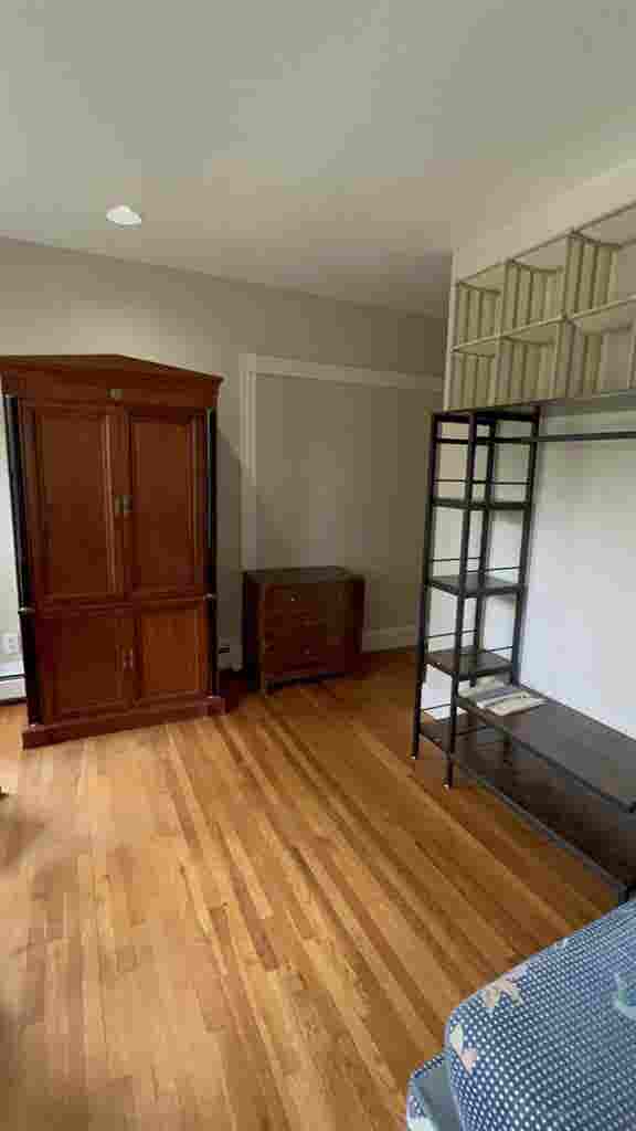 Harvard sq rooms.  mo lease