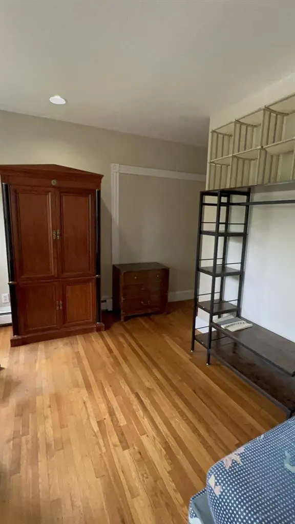 Harvard Square room. 9 month lease