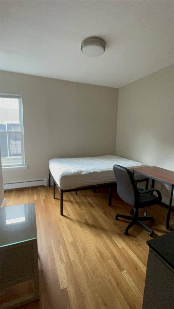 Harvard sq rooms.  mo lease