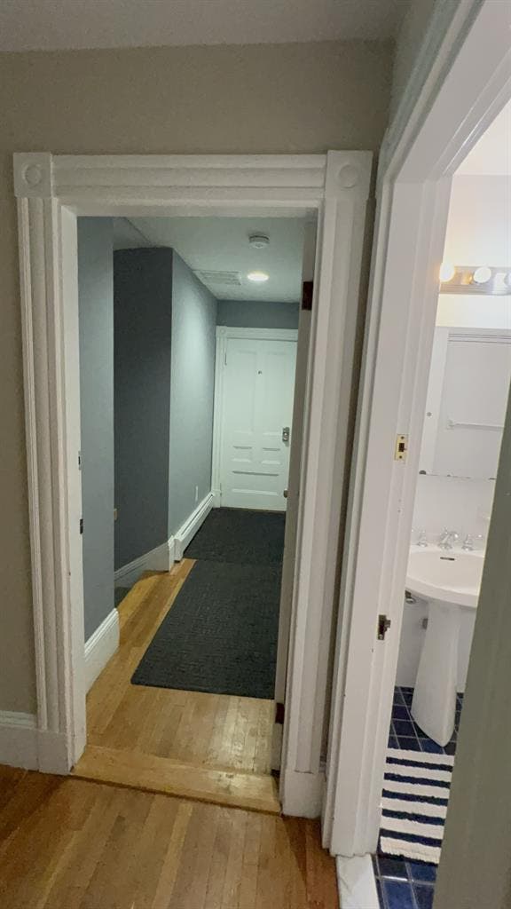 Harvard sq rooms. mo lease