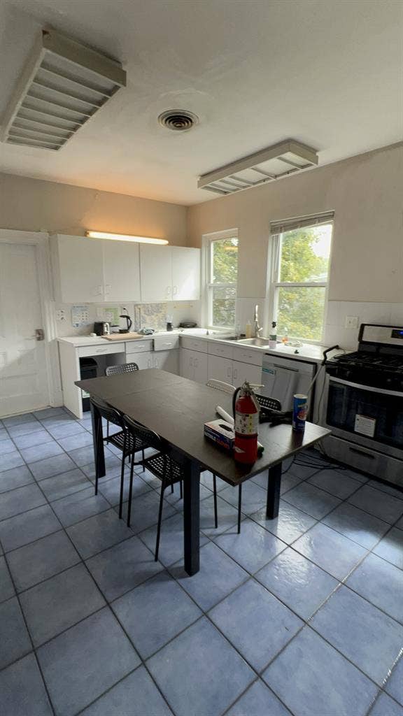 Harvard sq rooms.  mo lease
