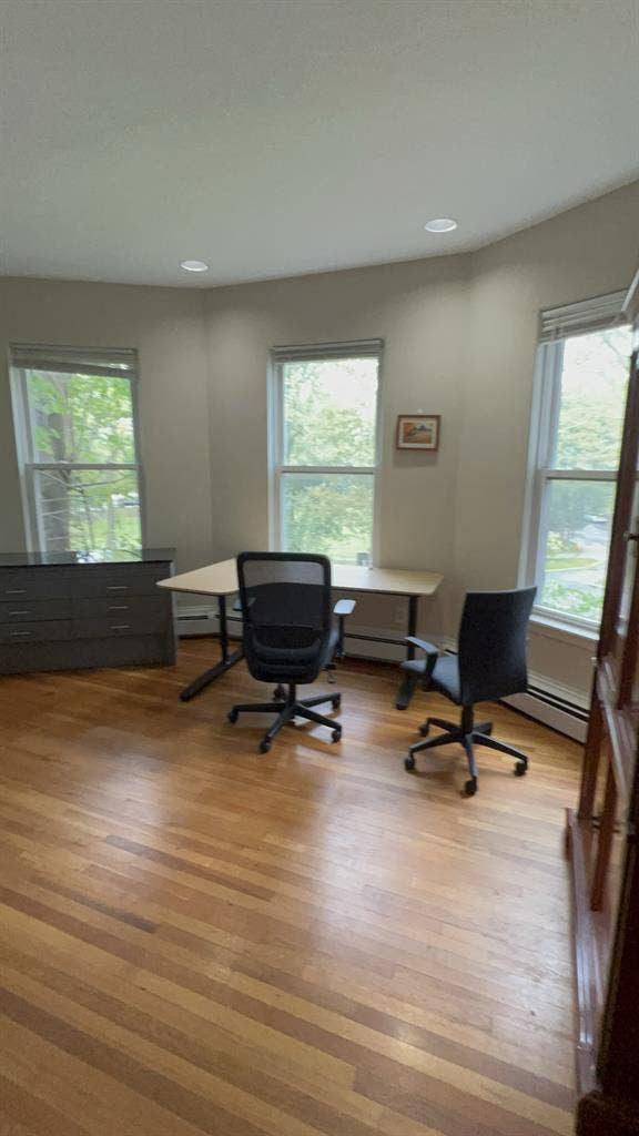 Harvard sq rooms.  mo lease