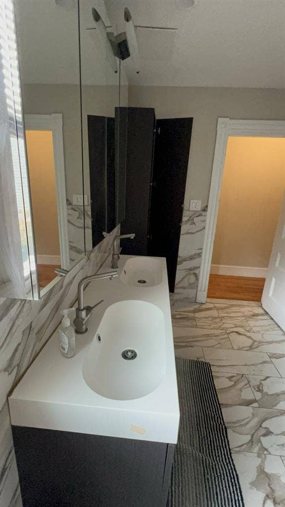 Harvard sq rooms.  mo lease