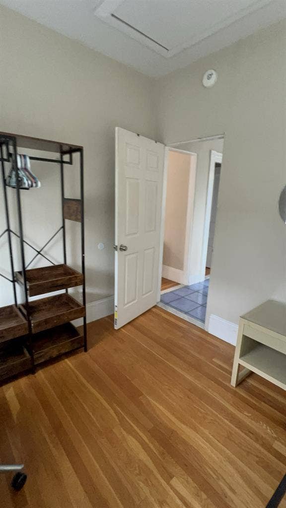 Harvard sq rooms.  mo lease