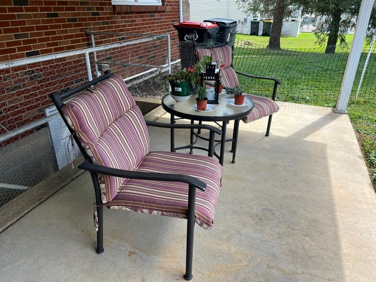 Cozy suburban home. Room for rent.
