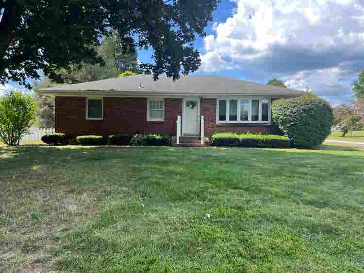 Cozy suburban home.  Room for rent.