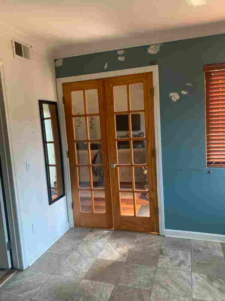 3rd floor condo unit for rent .
