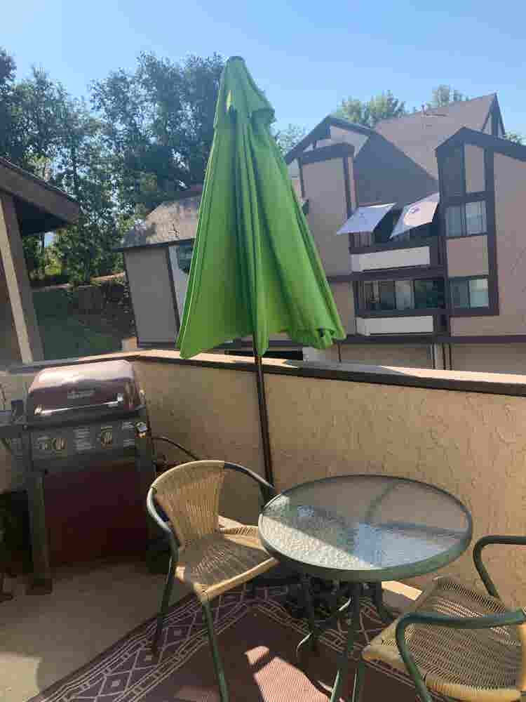 3rd floor condo unit for rent .