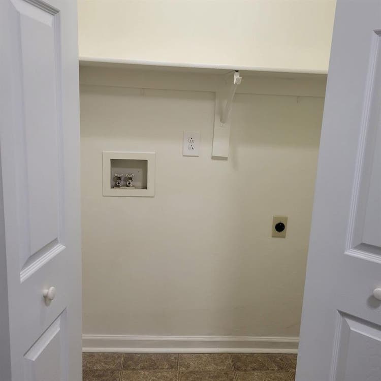 2 bedroom , 2 bathroomm