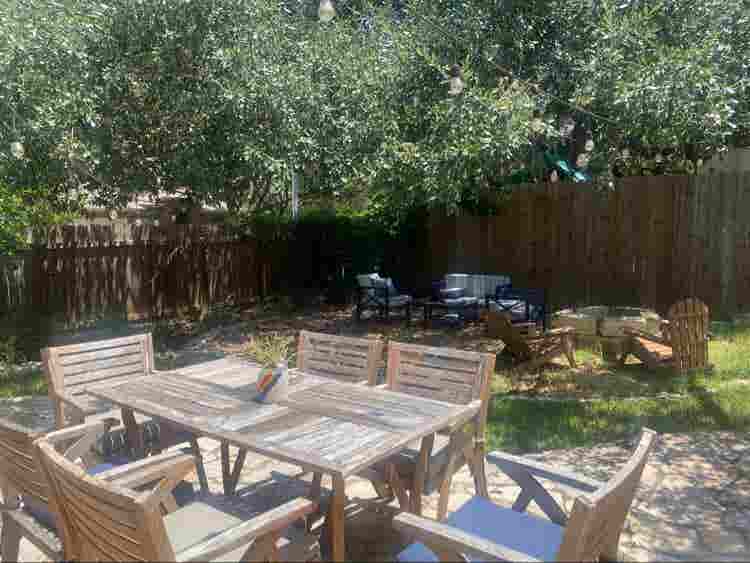 Room for rent in nice suburban 4BR