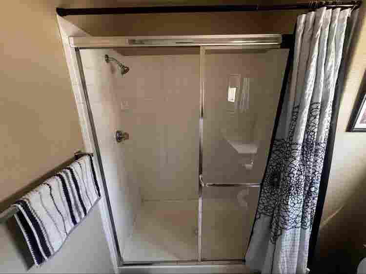 Private Room/Bath (Util. Included)