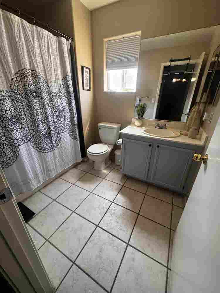 Private Room/Bath (Util. Included)