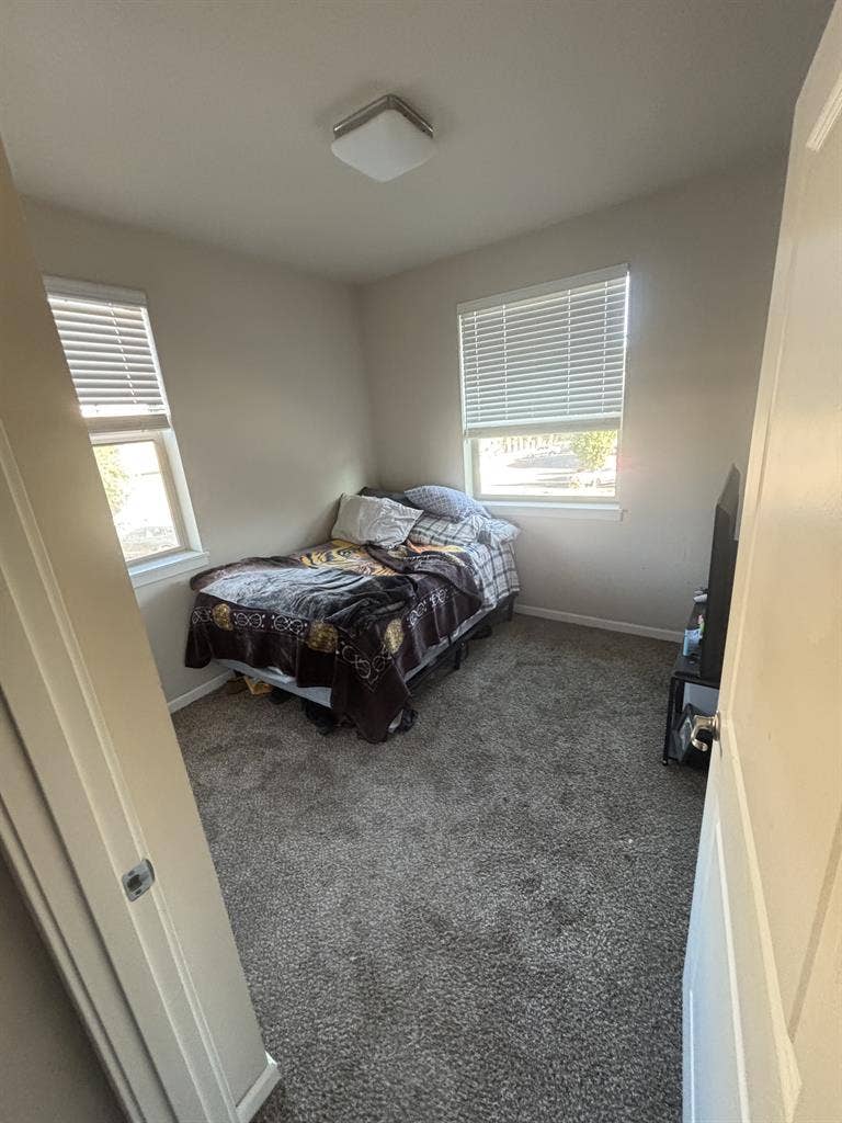 Room for rent immediately