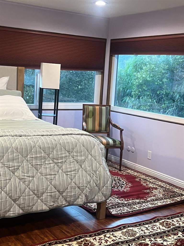 Gorgeous  private studio size sq