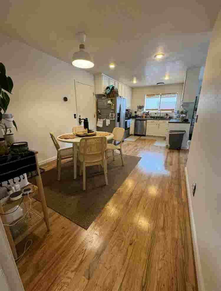 Room for rent in upper Seaside