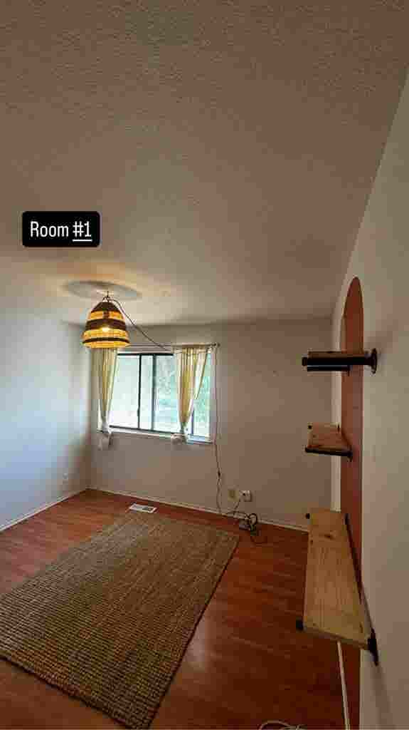 Room for rent in upper Seaside