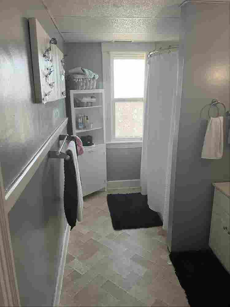 Room for rent. Avbl September 7th.