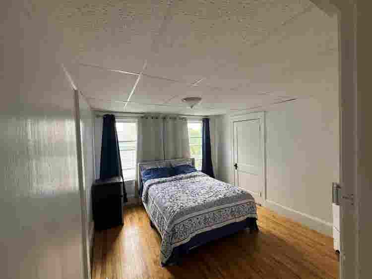 Room for rent. Avbl September 7th.