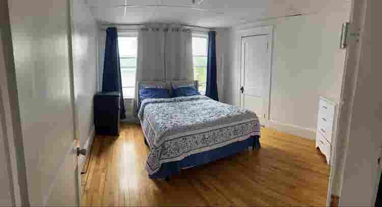 Room for rent. Avbl September 7th.