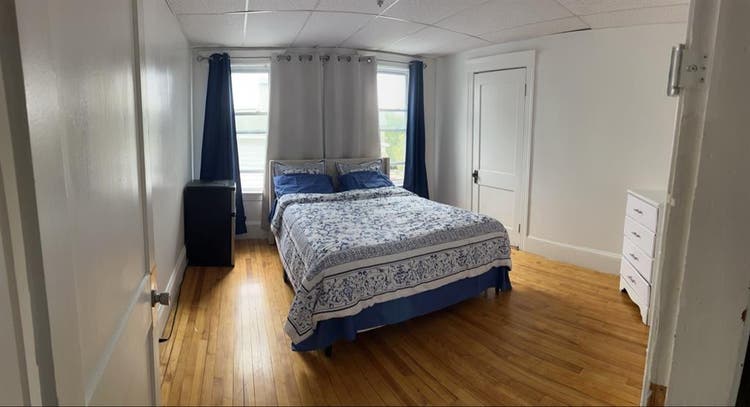 Room for rent. Avbl September 7th.