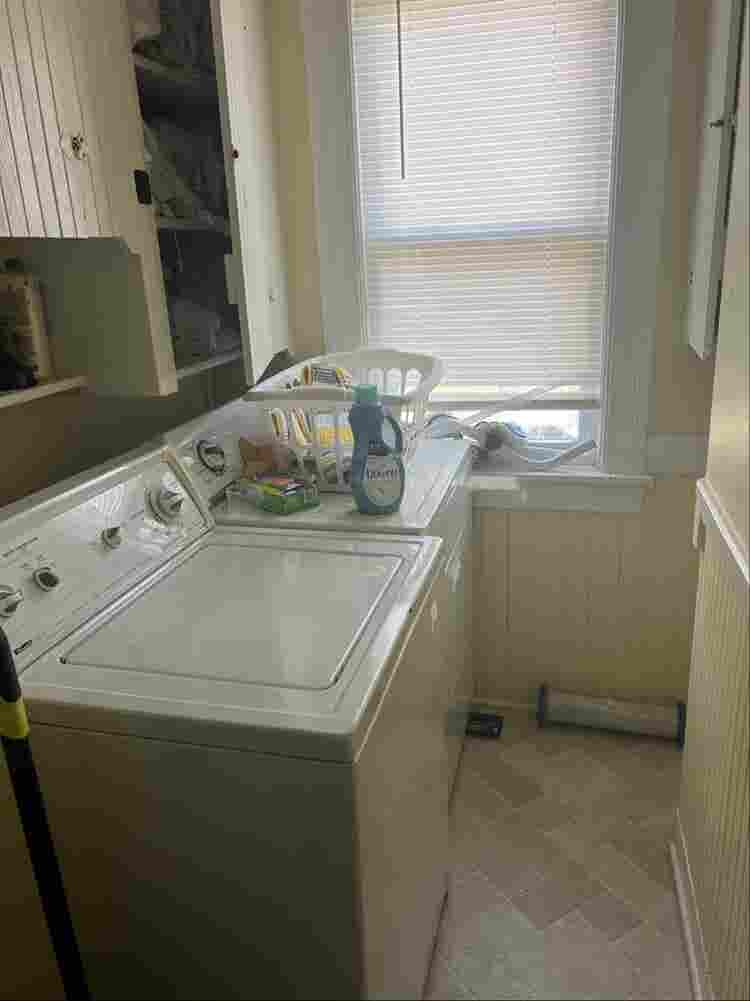 Room for rent. Avbl September 7th.