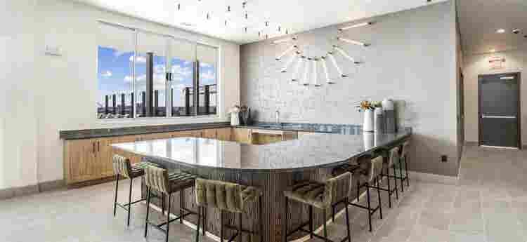 🏙️Luxury Design District Apt Space