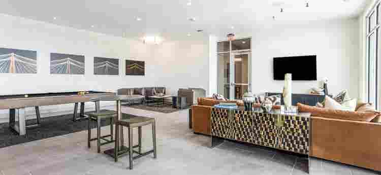 🏙️Luxury Design District Apt Space