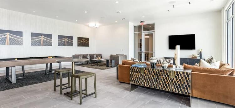 🏙️Luxury Design District Apt Space