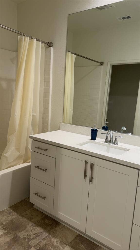 Room w/ bathroom available now!