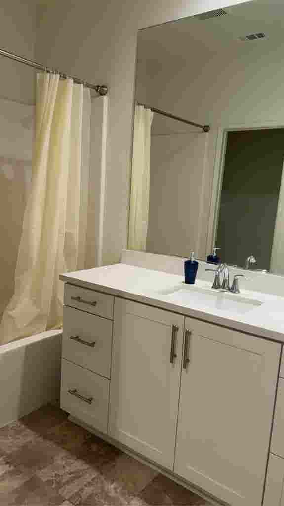 Room w/ bathroom available now!