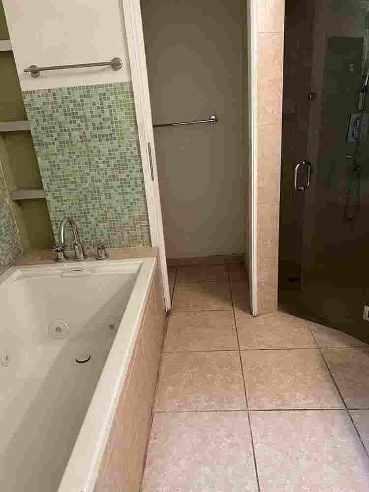 Looking for a Roommate