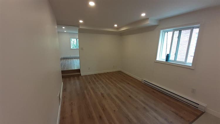 Fully renovated  ,near metro