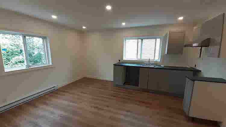 Fully renovated  ,near metro