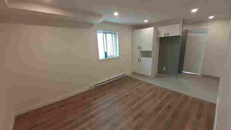 Fully renovated  ,near metro