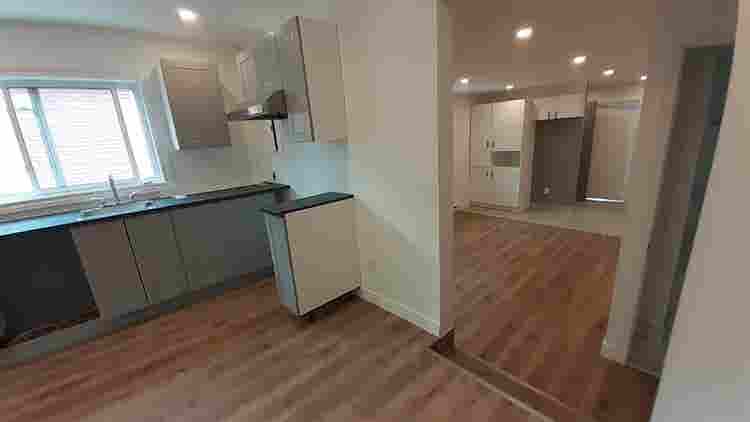Fully renovated  ,near metro