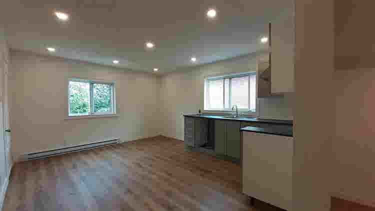Fully renovated  ,near metro