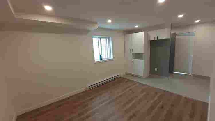 Fully renovated  ,near metro