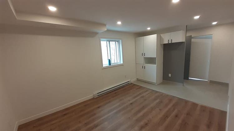 Fully renovated  ,near metro