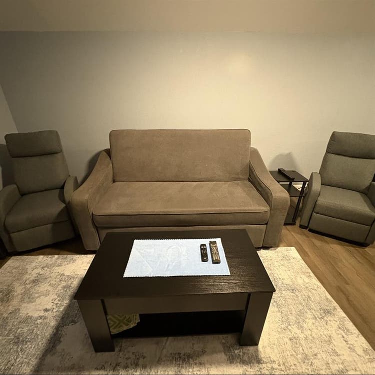 1 Room with a spacious living room