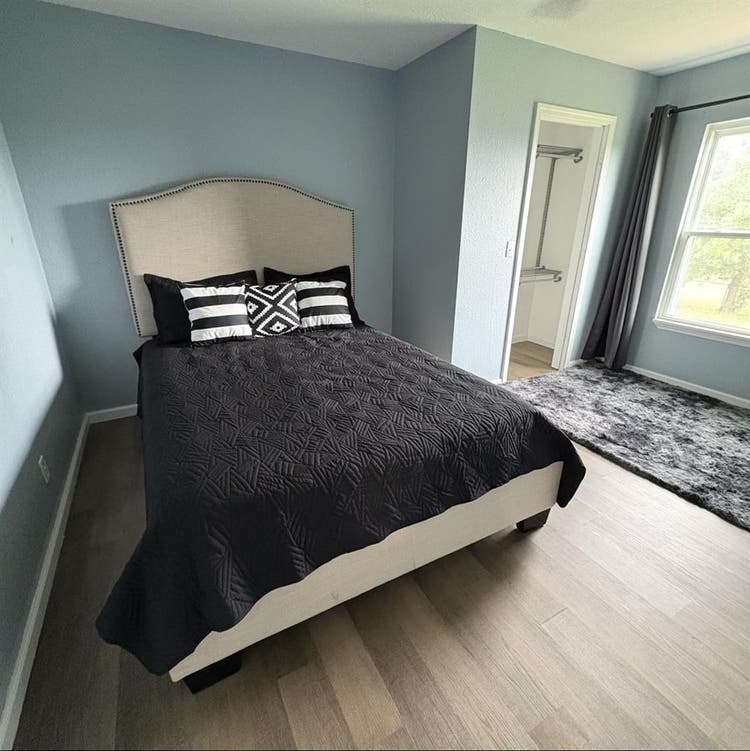 1 Room with a spacious living room