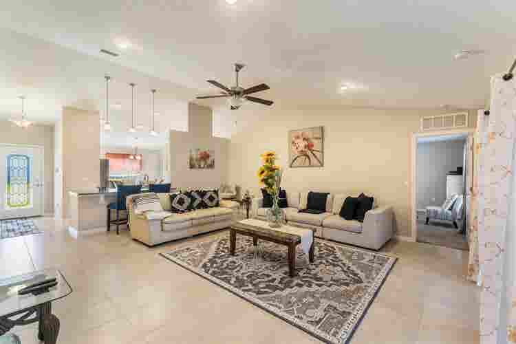 Beautifully Furnished room w/ TV!