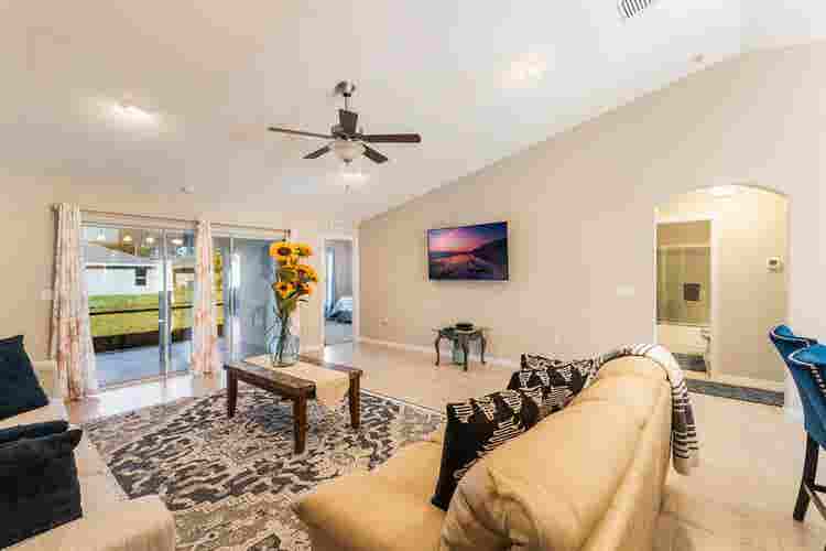 Beautifully Furnished room w/ TV!