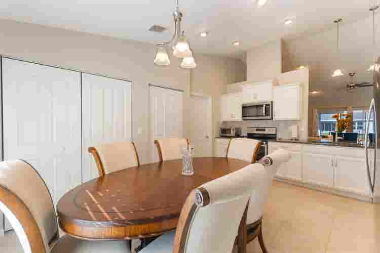 Beautifully Furnished room w/ TV!