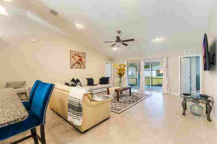 Beautifully Furnished room w/ TV!