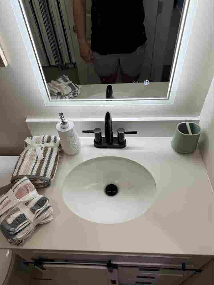 Private room/bath- Furnished