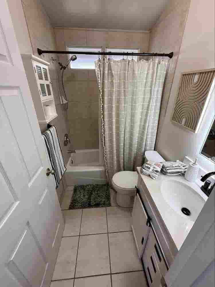 Private room/bath- Furnished